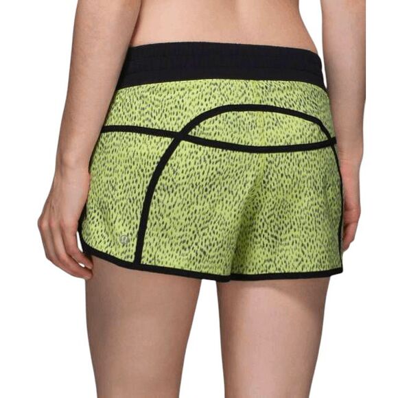 LULULEMON ATHLETICA Tracker Short III '4-Way Stretch Size 4 - Picture 2 of 5
